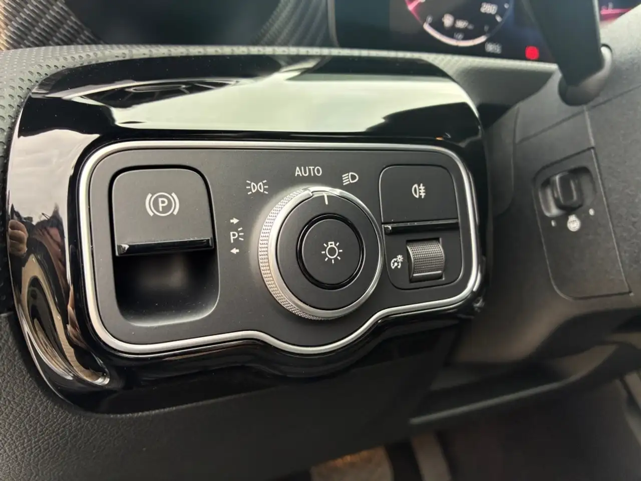 Mercedes-Benz CLA 180 SB Progr. Panorama Multibeam Night 360° — Galerie du véhicule 3