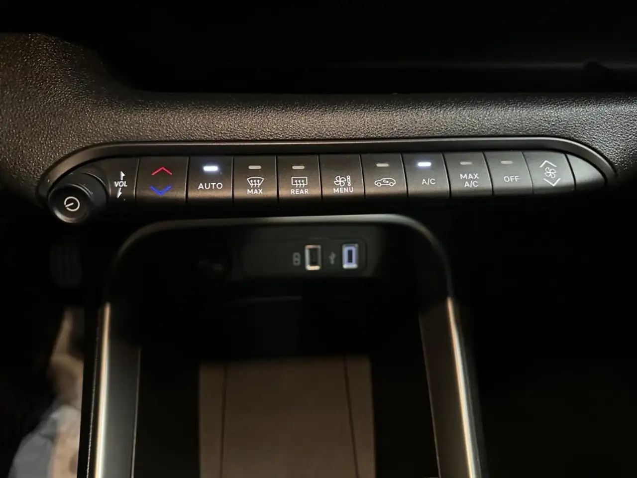 Jeep Avenger 1.2 G 100 ALTITUDE MIRROR LL17 RADAR AR — Vehicle gallery 19