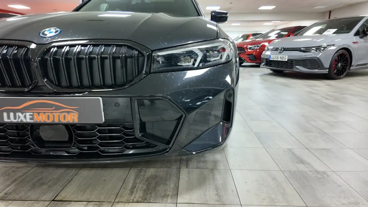 BMW 330 330e xDrive Touring M Sport — معرض صور السيارة 9