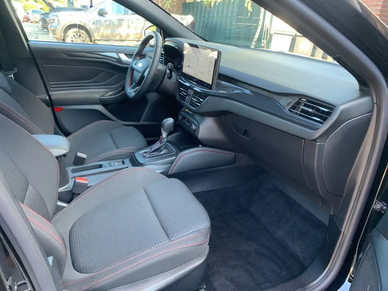 Ford Focus ST-Line X 1.0 EcoBoost Mild-Hybrid EU6d El. Panoda — معرض صور السيارة 10