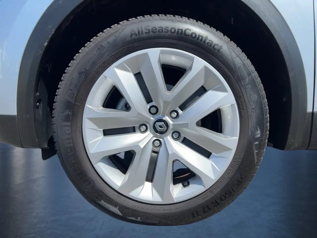 Renault Captur EVOLUTION TCe 140 NAVIGATION — معرض صور السيارة 22