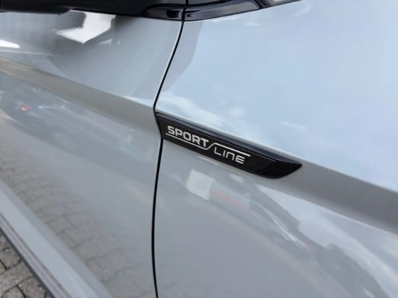 Skoda Karoq Sportline 1.5 TSI DSG AHK Kamera PDC — Galería del vehículo 22