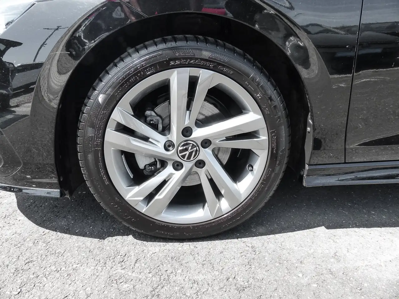 Volkswagen Golf 1.5 eTSI DSG R-Line NAVI LHZ ACC KAMERA SHZ — معرض صور السيارة 7