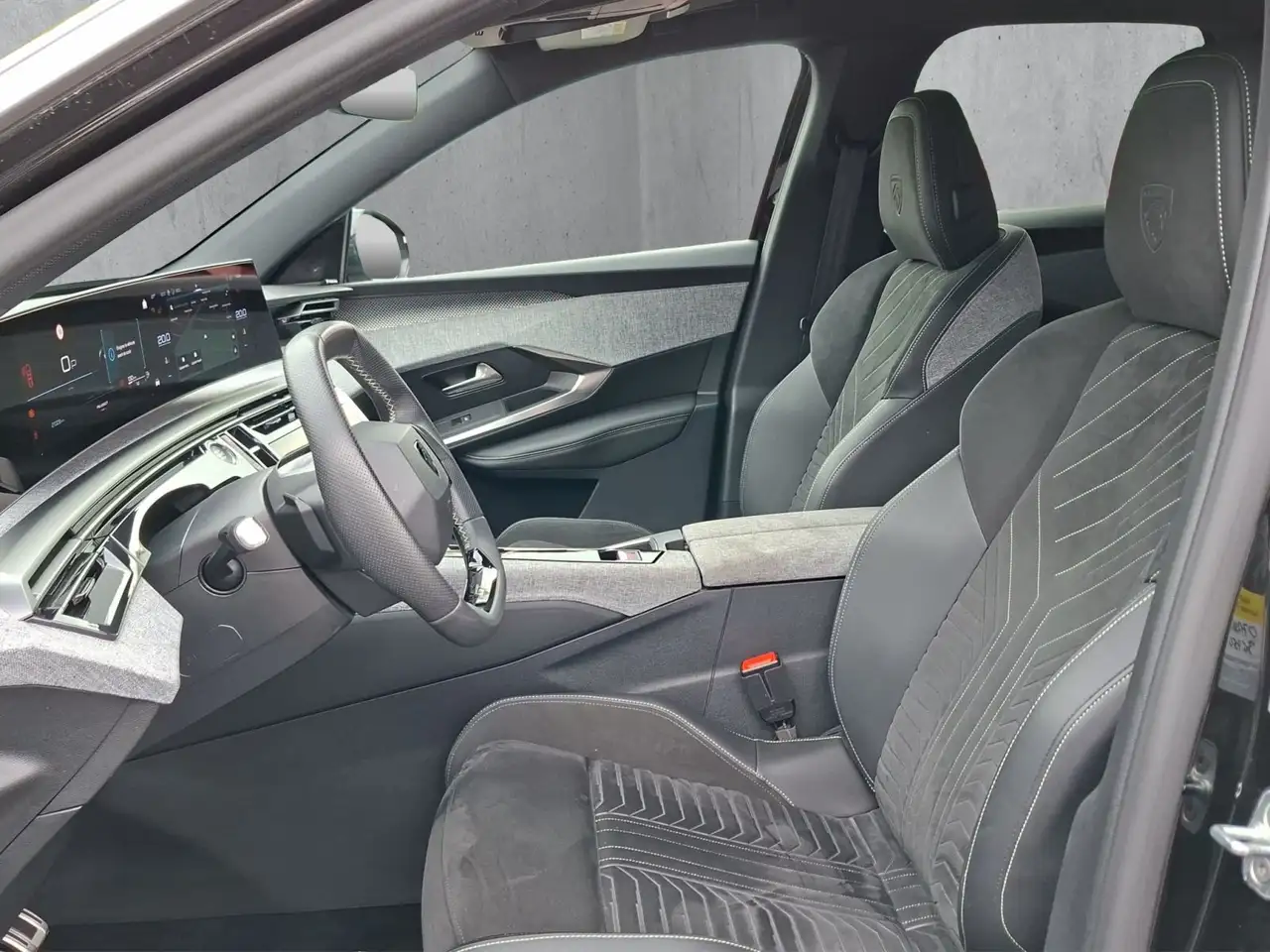 Peugeot 3008 1.2 Hybrid 136 GT — Vehicle gallery 9