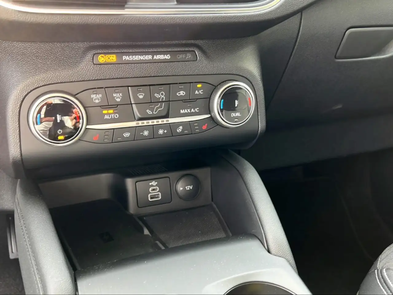 Ford Kuga PHEV Hybrid Titanium X AHK HUD Navi B&O Kamera — معرض صور السيارة 13