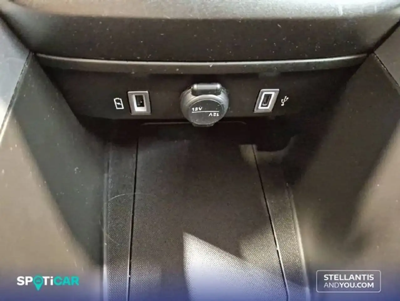 Jeep Avenger BEV Altitude 115KW 54Kwh — معرض صور السيارة 21