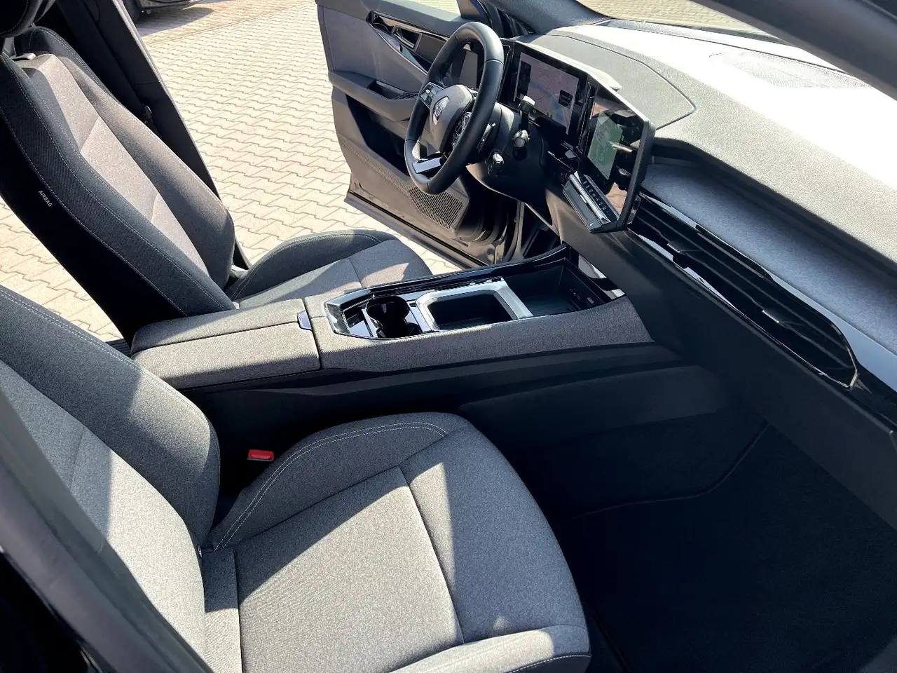 Renault Austral 1.3 TCe 160 Evolution *LED Navi Sitzh.* — Galería del vehículo 21