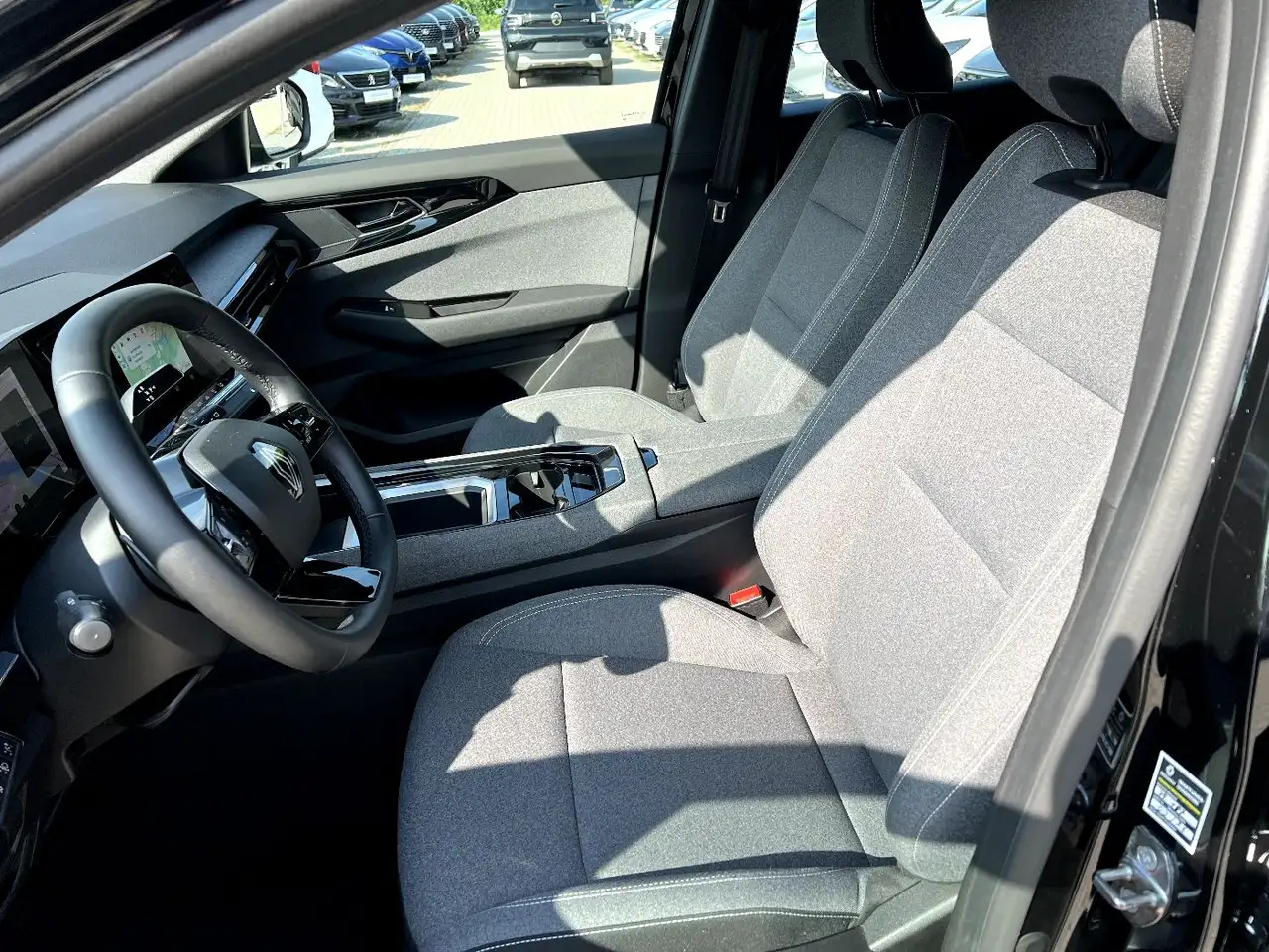 Renault Austral 1.3 TCe 160 Evolution *LED Navi Sitzh.* — Galería del vehículo 8