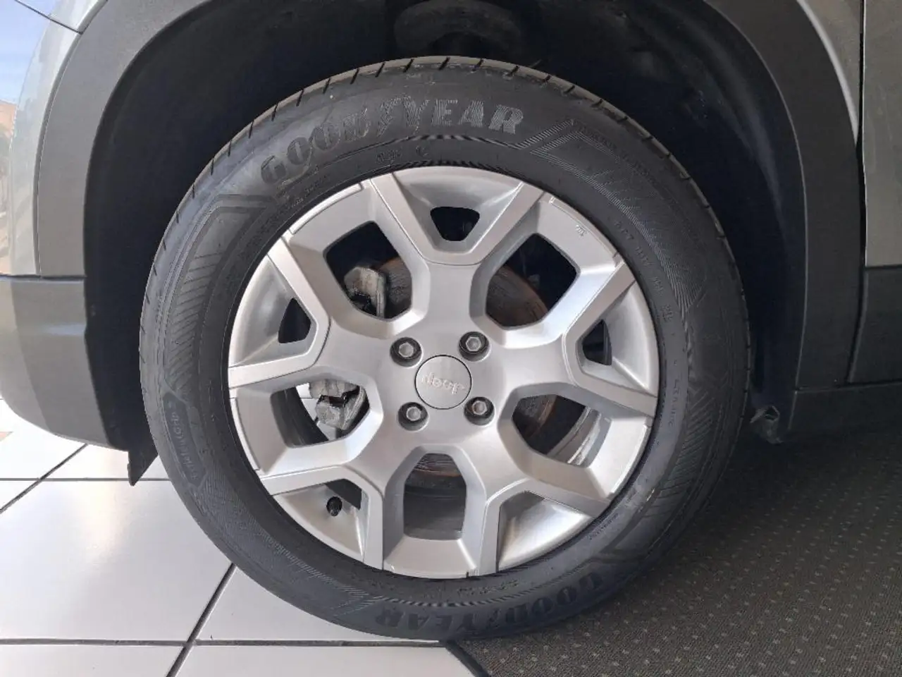 Jeep Avenger 1.2 G 74KW ALTITUDE 5P — Vehicle gallery 29