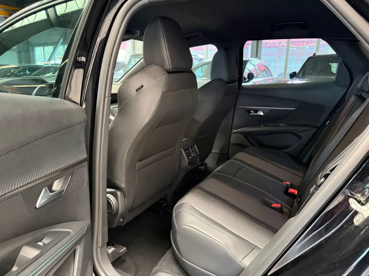 Peugeot 3008 1.6 PHEV ACC/LED/KAM/SPUR/TOT/KEY/19ALU — Galería del vehículo 14