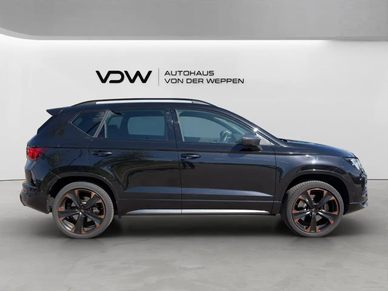 CUPRA Ateca TSI DSG VZ 4Drive 5JGar TopView AHK Beats — معرض صور السيارة 8