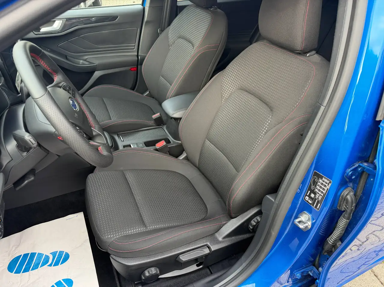 Ford Focus ST-Line LED/KAMERA/TWA/AHK/NAV — معرض صور السيارة 10