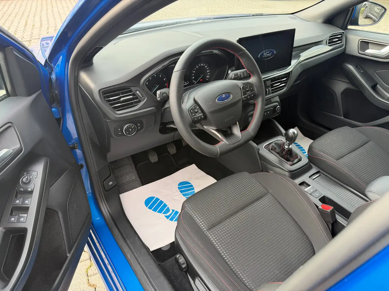 Ford Focus ST-Line LED/KAMERA/TWA/AHK/NAV — معرض صور السيارة 9