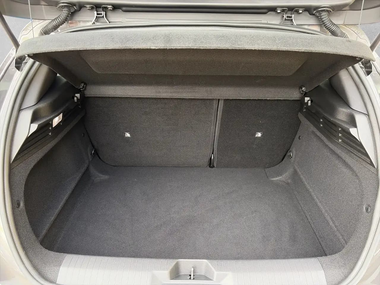 Opel Astra L 1.2 Edition PDC+AGR+SHZ+LKH+LED+BT — Vehicle gallery 6