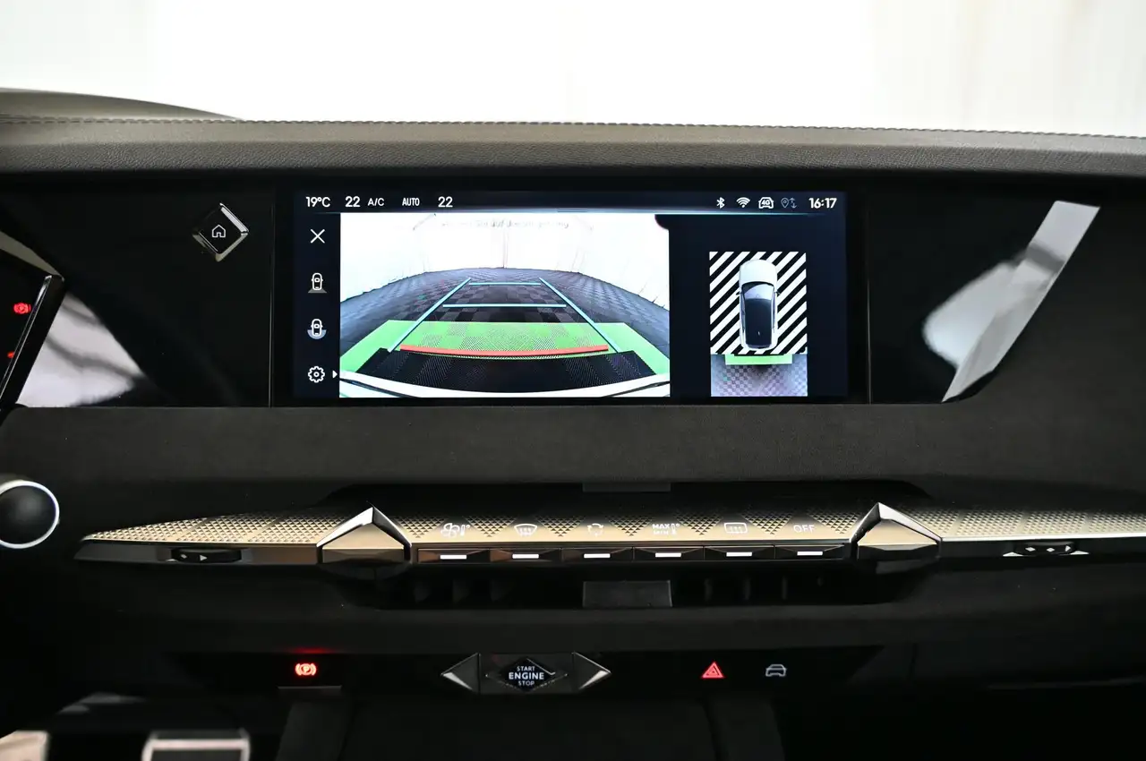 DS Automobiles DS 4 1.6 E-Tense 225 Performance UVP 50.000 EUR — Galería del vehículo 15