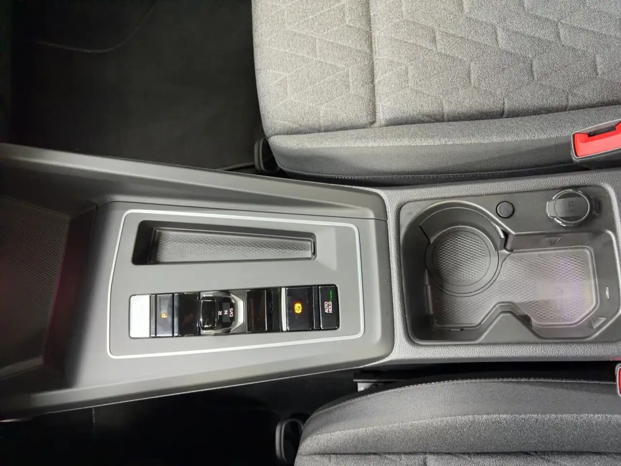 Volkswagen Golf VIII 1.5 eTSI DSG "MOVE" ab 2,99 % LED Kame — Galerie du véhicule 15