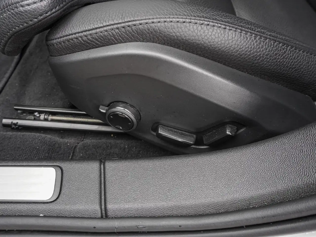 Volvo V60 Kombi Core B3 Benzin EU6d AHK Digitales Cockpit Me — Vehicle gallery 12