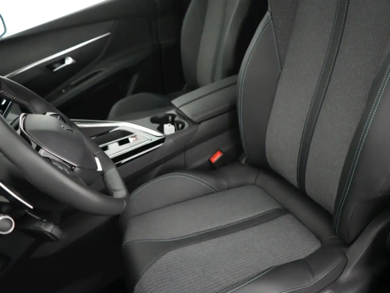 Peugeot 3008 ALLURE PACK HYBRID eDSC+NAVI+RÜCKFAHRKAMERA+KEYLES — Galería del vehículo 12