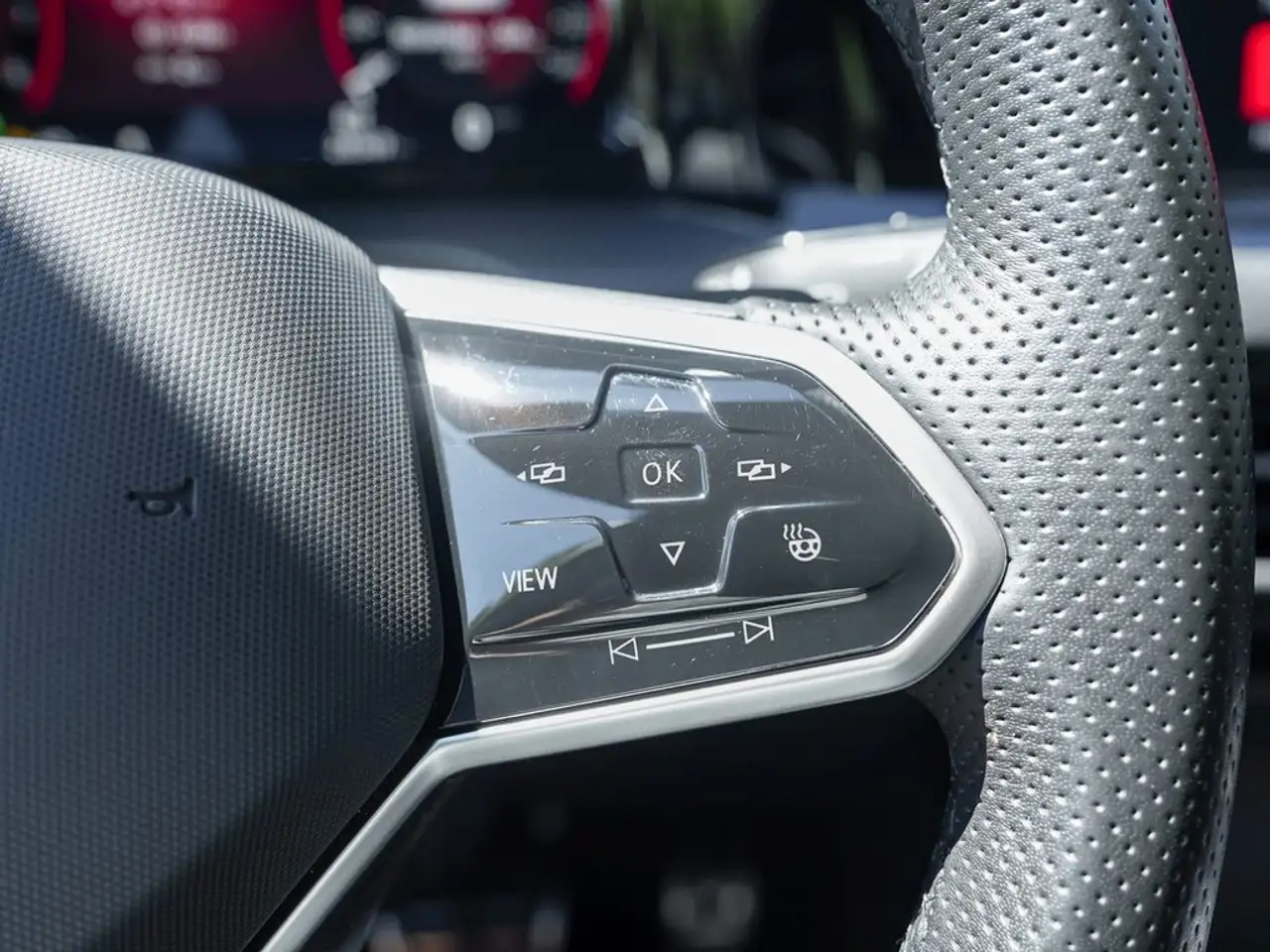 Volkswagen Golf 1.5 eTSI DSG R-Line LED-Sch., App-Con., Tel., P... — Galería del vehículo 18