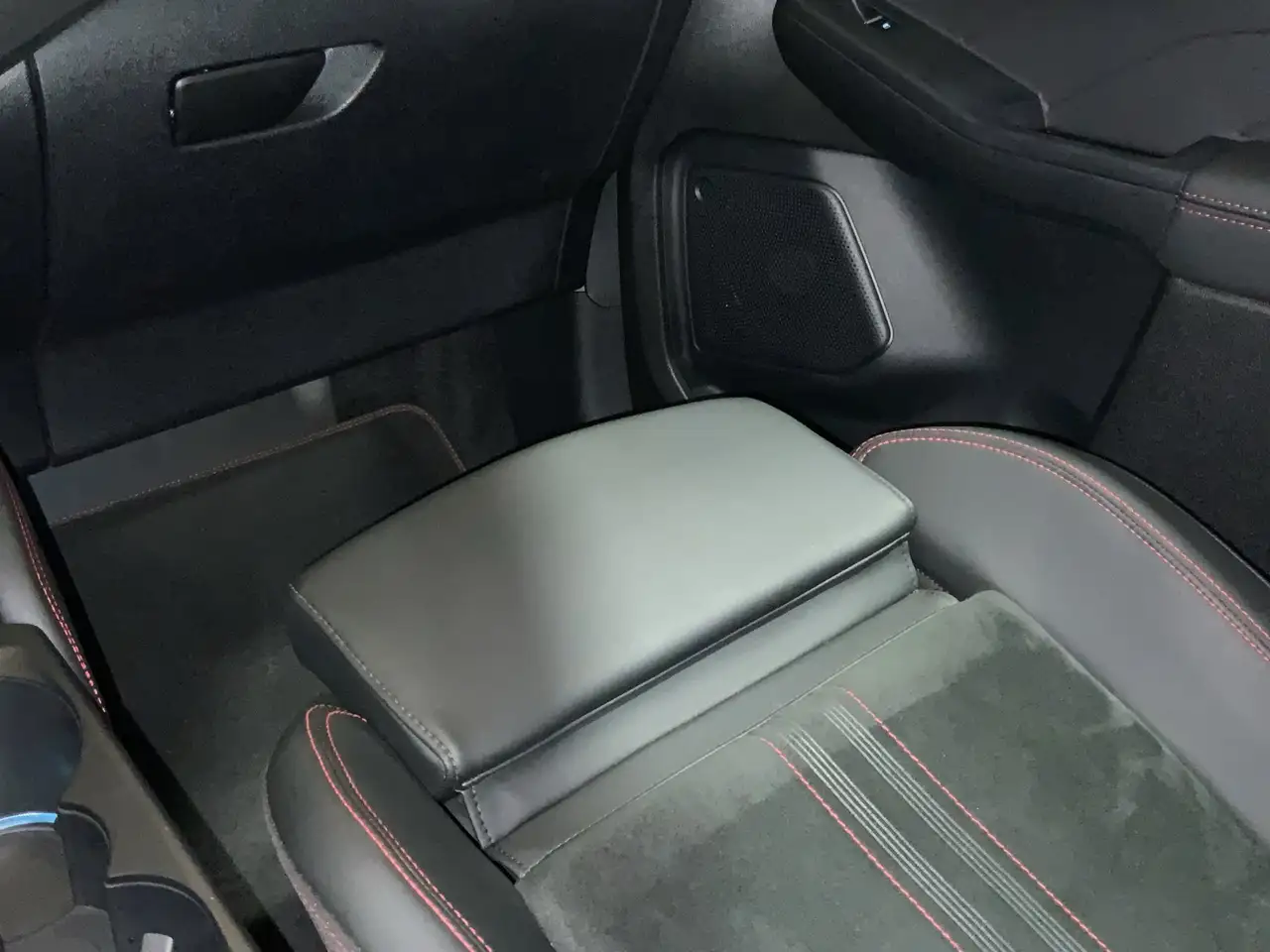 Ford Kuga ST-Line X Aut.*360GRAD*LED-MATRIX*NAVI*GRA*WINTER- — Vehicle gallery 22