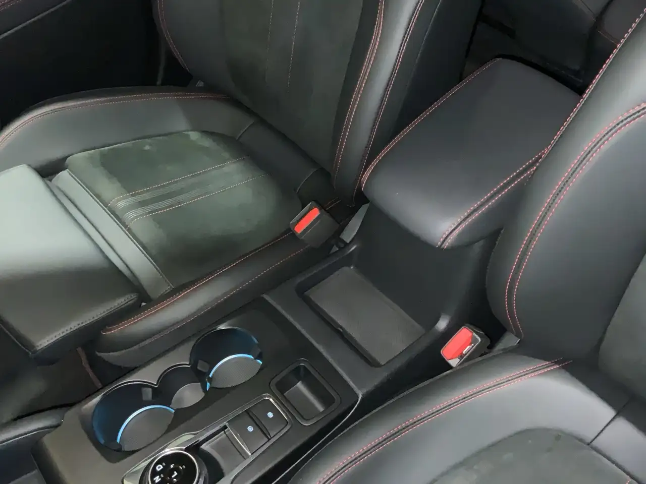 Ford Kuga ST-Line X Aut.*360GRAD*LED-MATRIX*NAVI*GRA*WINTER- — Vehicle gallery 23