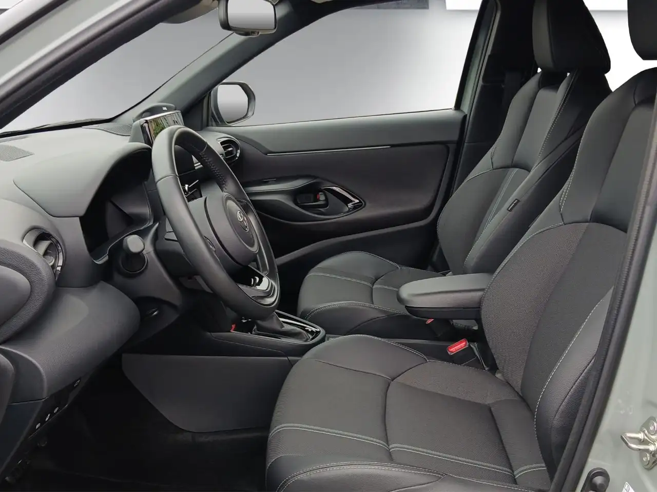 Toyota Yaris Cross_Allrad Premiere Edition Hybrid Headup-Displa — معرض صور السيارة 7