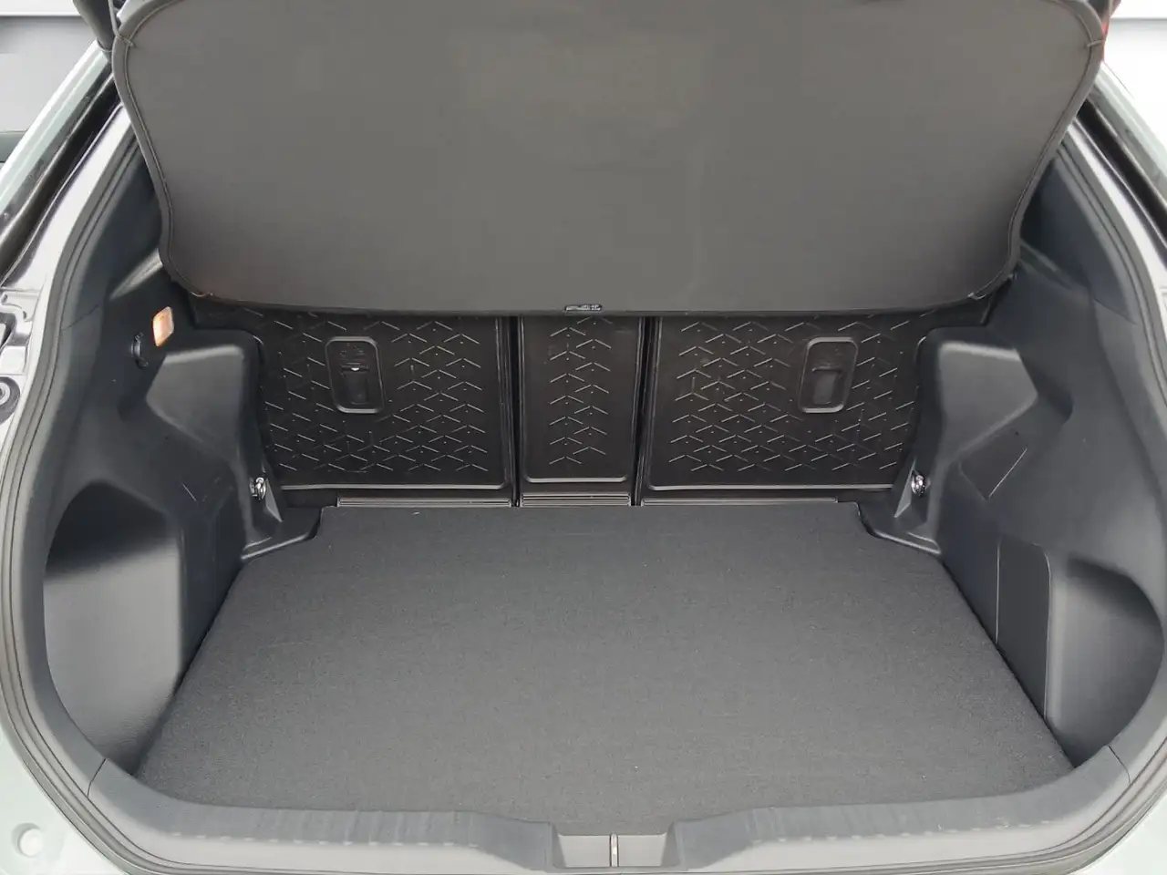 Toyota Yaris Cross_Allrad Premiere Edition Hybrid Headup-Displa — معرض صور السيارة 13