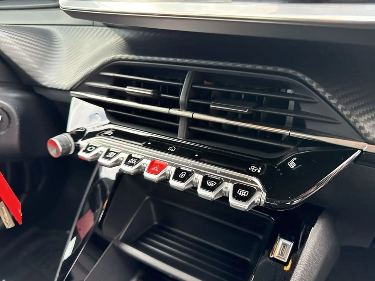 Peugeot 208 PureTech 75 Active + SITZHEIZUNG — Galerie du véhicule 20