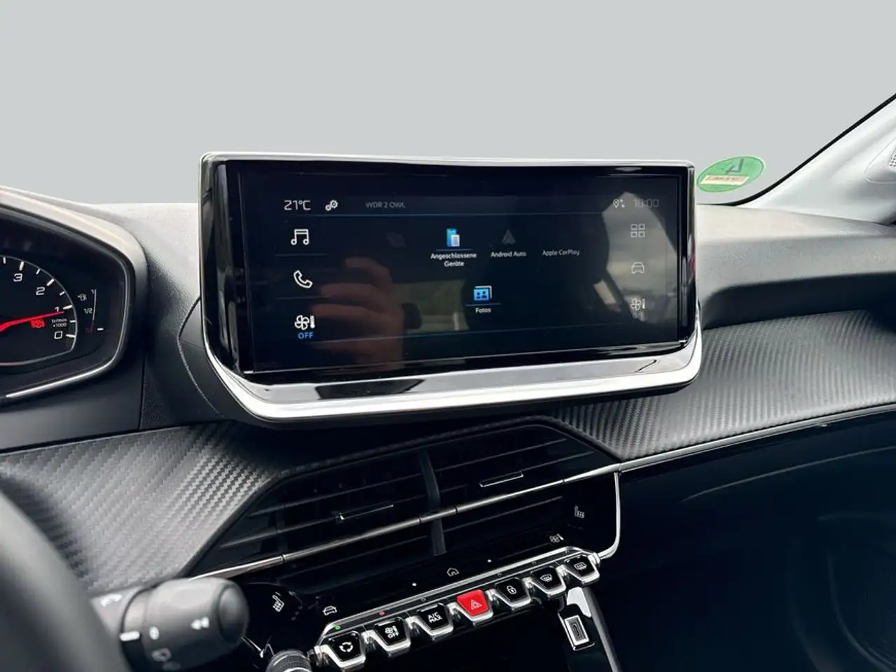 Peugeot 208 PureTech 75 Active + SITZHEIZUNG — Galerie du véhicule 18