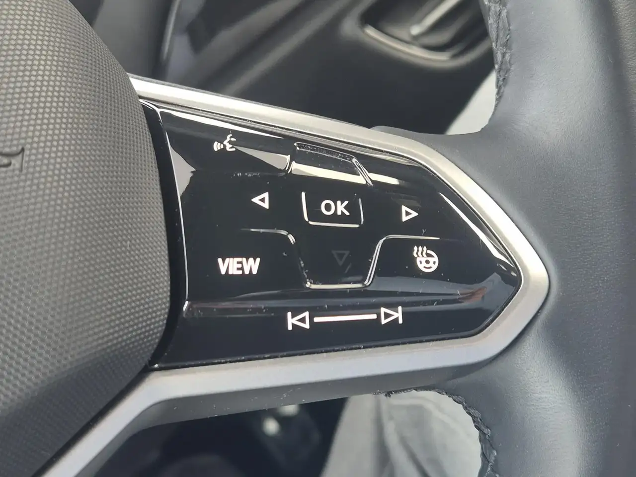 Volkswagen ID.7 Pro *HuD*360°*AHK*IQ.LIGHT*FS.HZG*el.H-KLAPPE*HARM — Vehicle gallery 17
