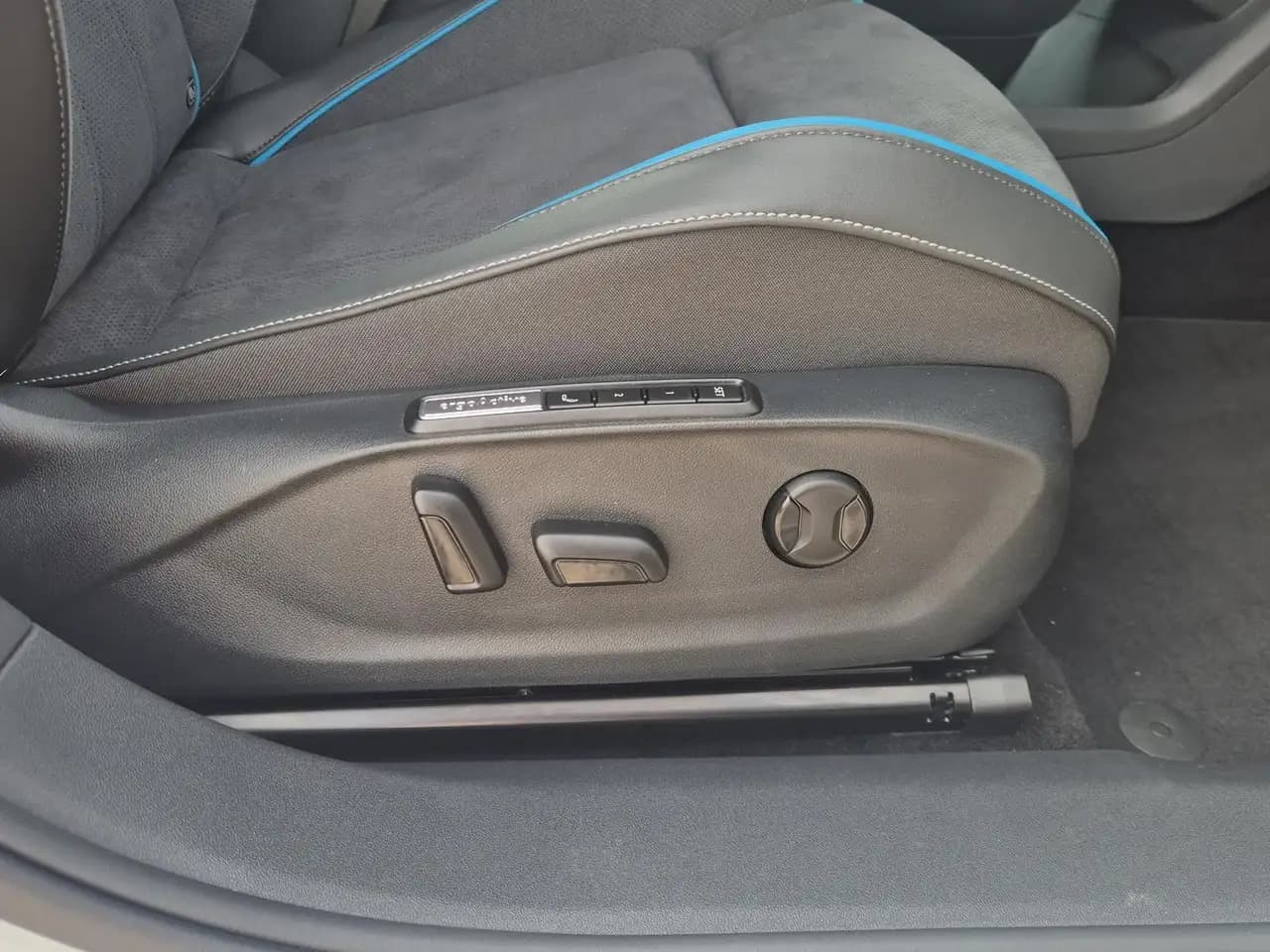 Volkswagen ID.7 Pro *HuD*360°*AHK*IQ.LIGHT*FS.HZG*el.H-KLAPPE*HARM — Vehicle gallery 26