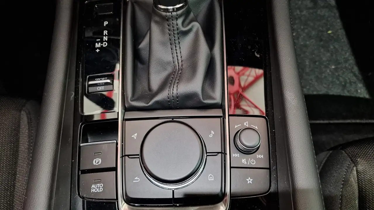 Mazda 3 2025 2.5L e-SKYACTIV-G140 6AT Centre-line DESI — معرض صور السيارة 10