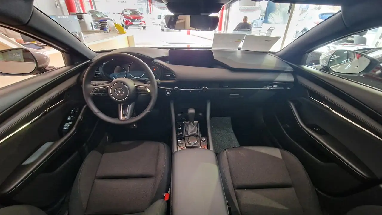 Mazda 3 2025 2.5L e-SKYACTIV-G140 6AT Centre-line DESI — معرض صور السيارة 8