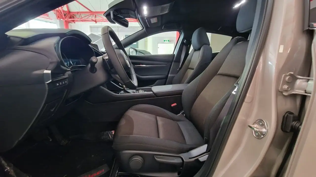 Mazda 3 2025 2.5L e-SKYACTIV-G140 6AT Centre-line DESI — معرض صور السيارة 6