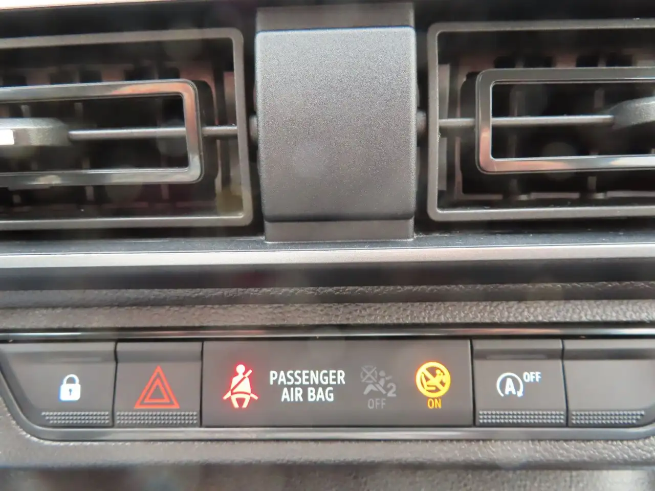 Dacia Sandero . Klima — Galerie du véhicule 14