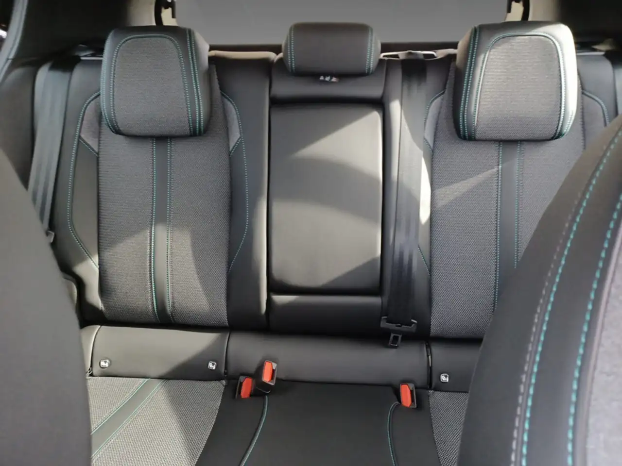 Peugeot 308 1.2 Allure KLIMA PDC SHZ KAMERA NAVI LED — معرض صور السيارة 15