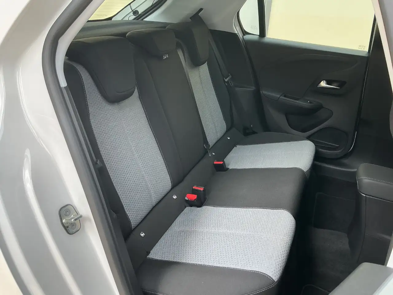 Opel Corsa F 1.2 PDC,Lenk+Sitzheizung,MultiMedia, — معرض صور السيارة 22