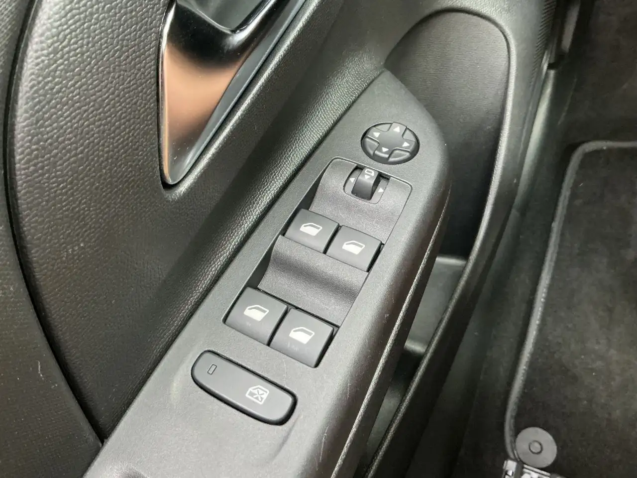 Opel Corsa F 1.2 PDC,Lenk+Sitzheizung,MultiMedia, — معرض صور السيارة 15