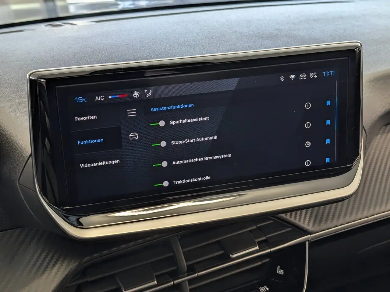 Peugeot 208 PureTech 75 Active Allwetter Navi — Vehicle gallery 25