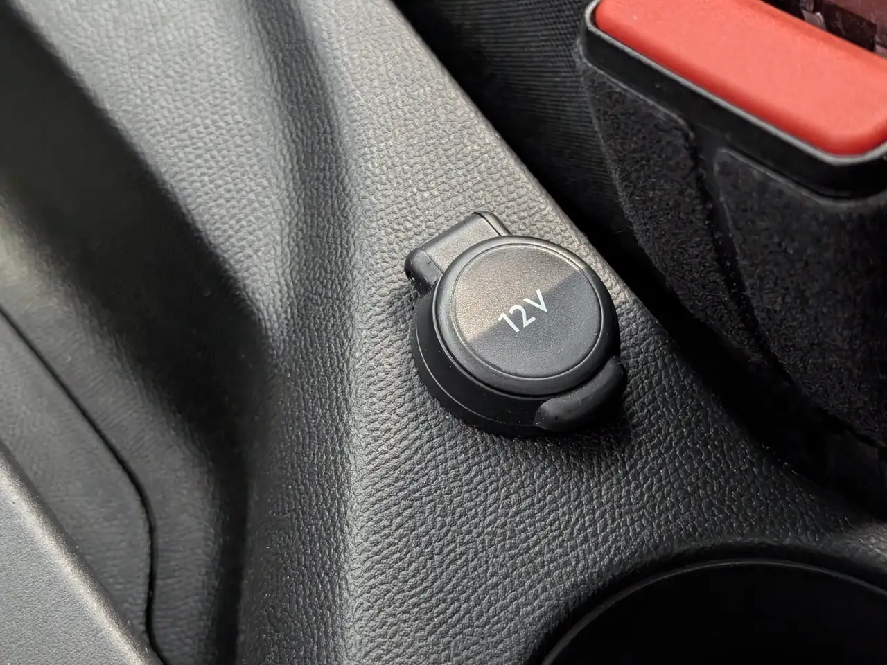 Peugeot 208 PureTech 75 Active Allwetter Navi — Vehicle gallery 19