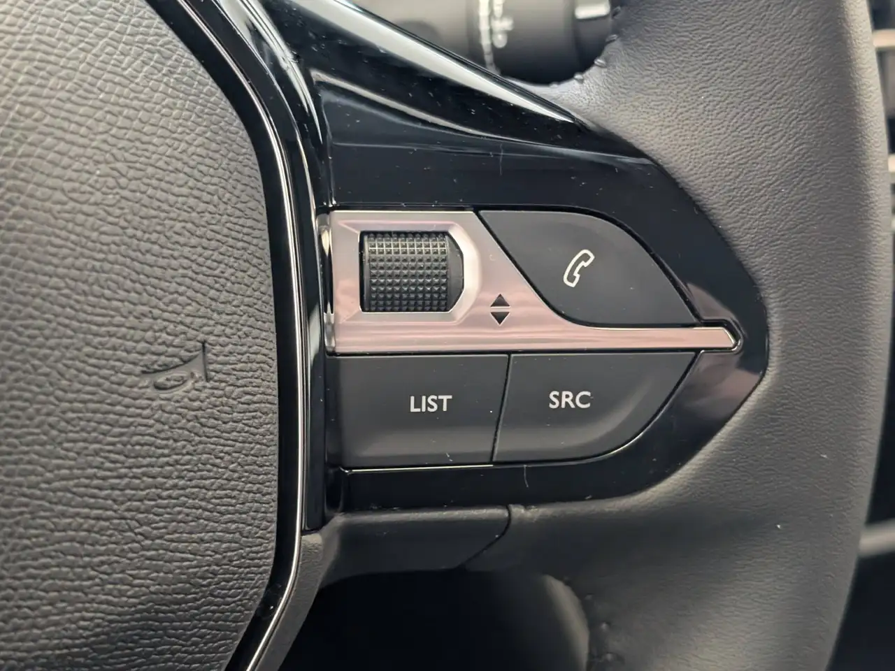 Peugeot 208 PureTech 75 Active Allwetter Navi — Vehicle gallery 30