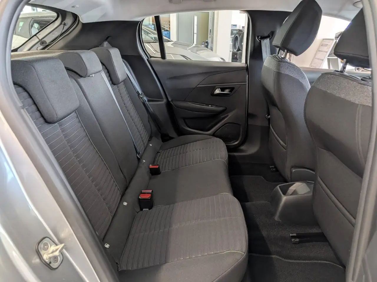 Peugeot 208 PureTech 75 Active Allwetter Navi — Vehicle gallery 11