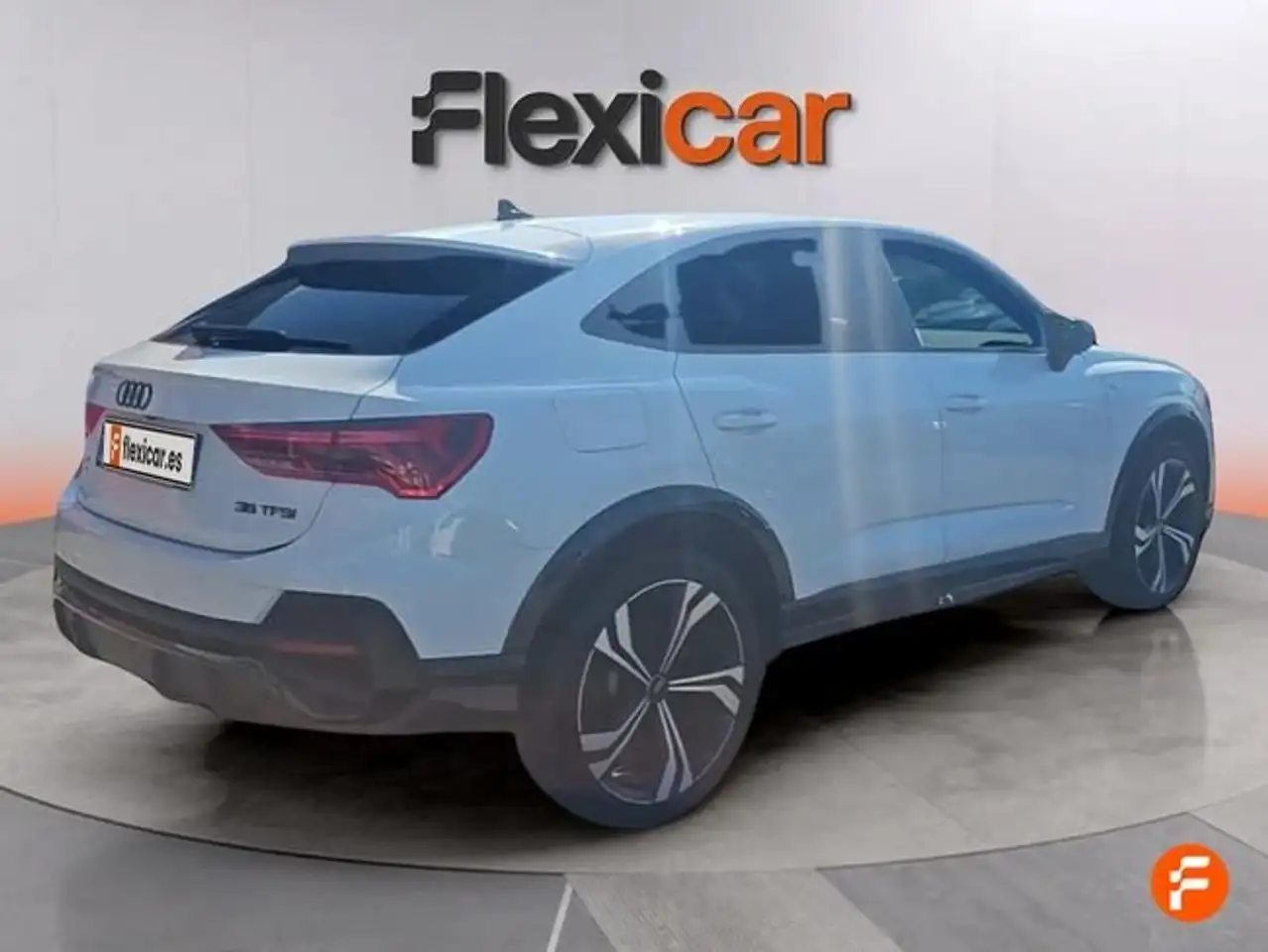 Audi Q3 35 TFSI S line S tronic — معرض صور السيارة 4