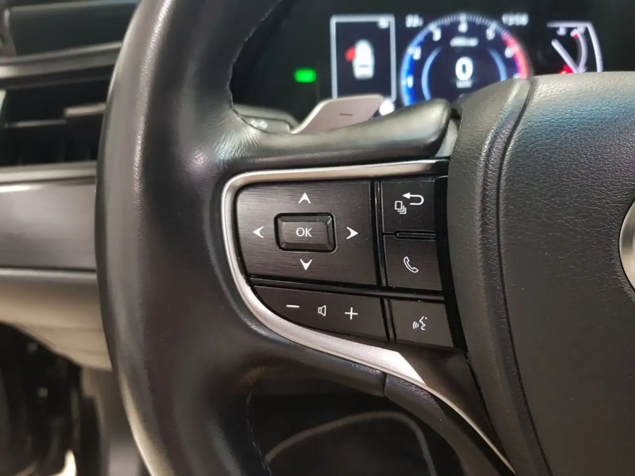 Lexus ES 300 300h Premium — Galerie du véhicule 11