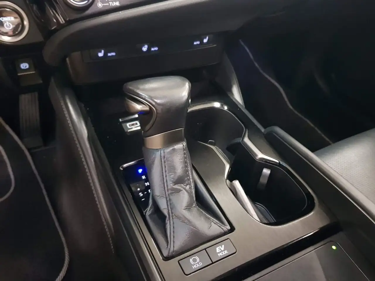 Lexus ES 300 300h Premium — Galerie du véhicule 13