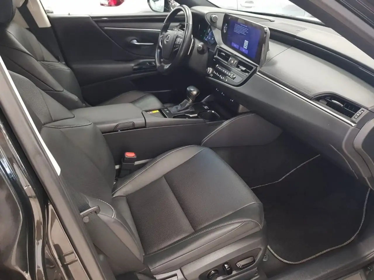Lexus ES 300 300h Premium — Galerie du véhicule 9