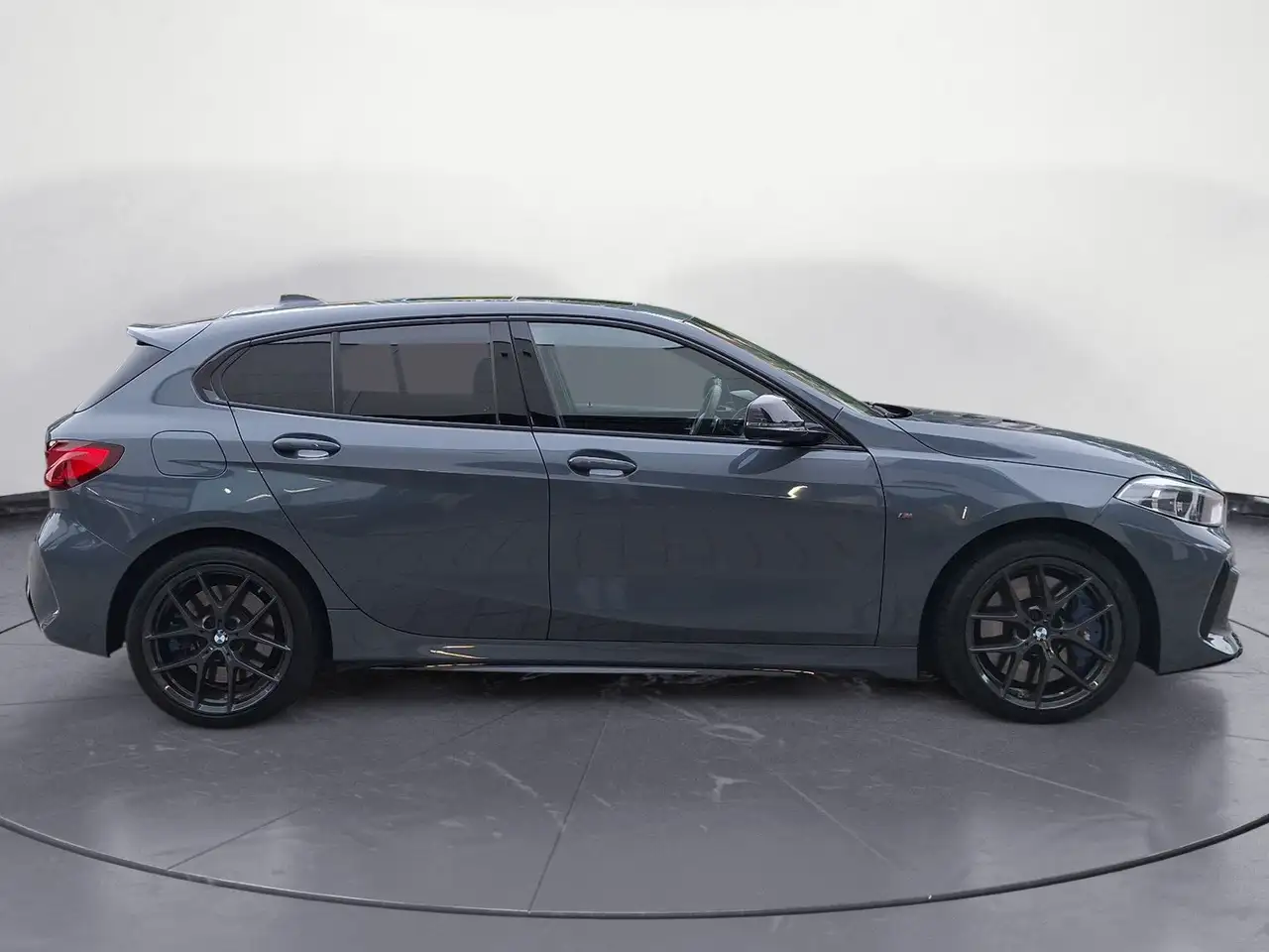 BMW 135 i xDrive M-Sport Panorama Glasdach Head-Up S — Galerie du véhicule 6