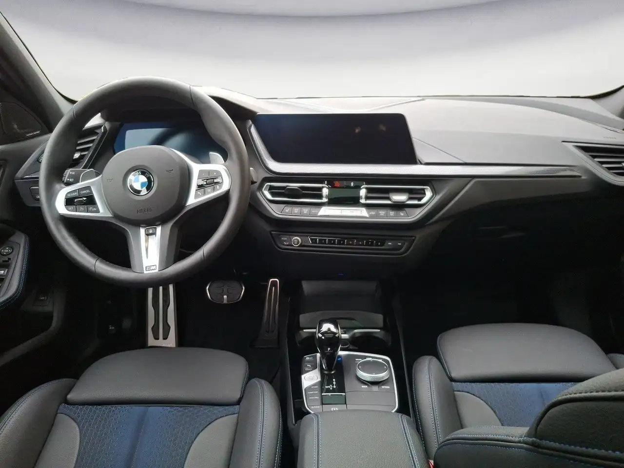 BMW 135 i xDrive M-Sport Panorama Glasdach Head-Up S — Galerie du véhicule 12