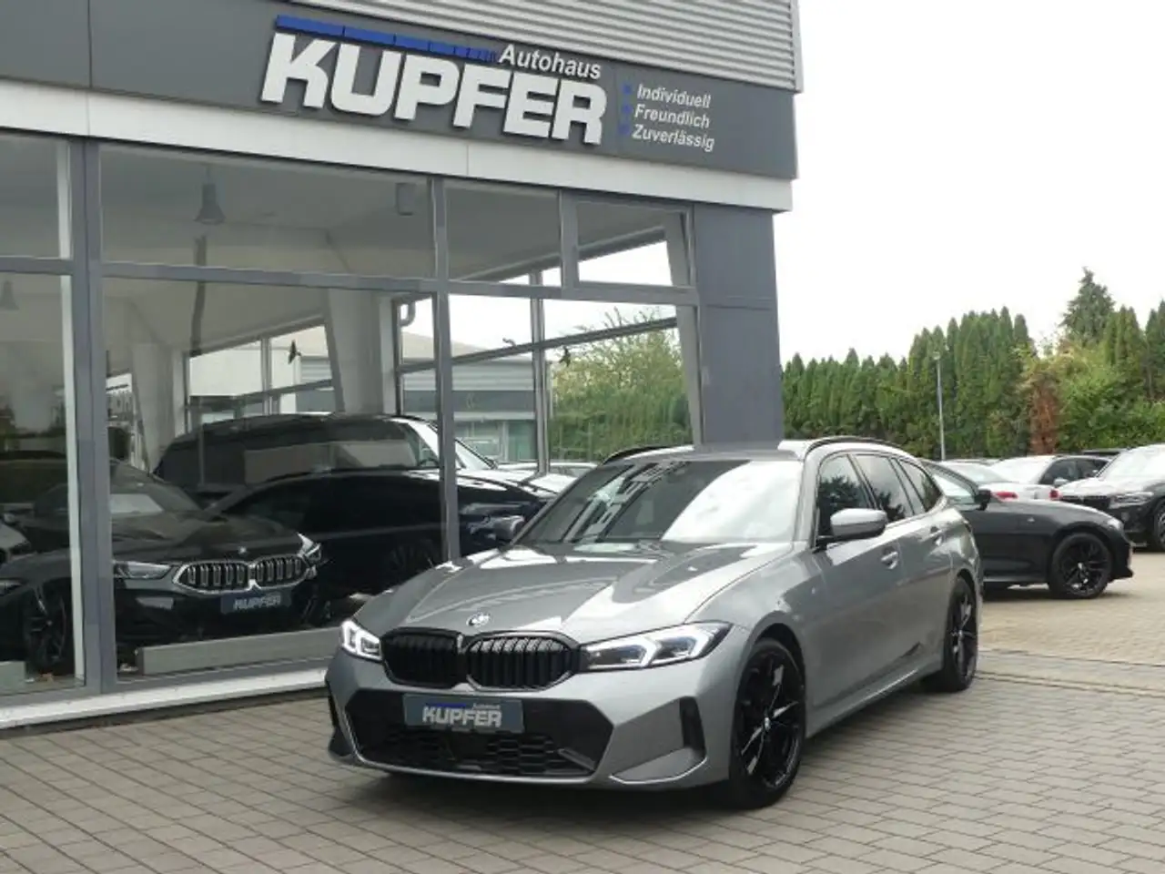 BMW 320 i Tour M Sportp. AHK°ACC°-HIFI°AdLED°elSitze — Vehicle gallery 30