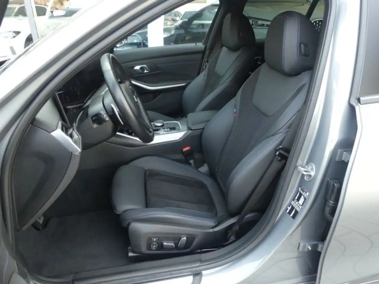 BMW 320 i Tour M Sportp. AHK°ACC°-HIFI°AdLED°elSitze — Vehicle gallery 9